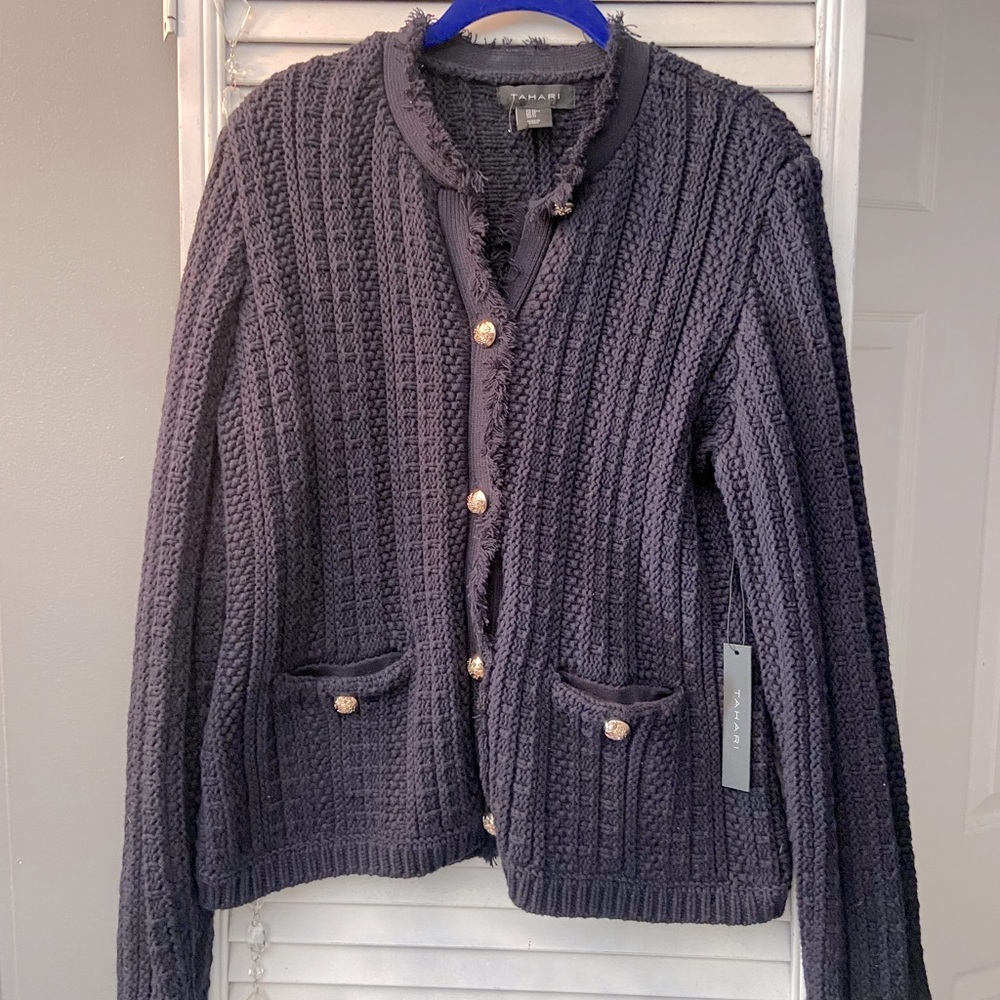 NWT TAHARI SIZE M sweater/jacket.